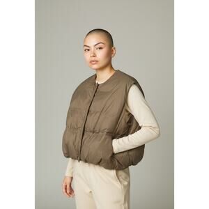 Women’s  Minimalist Cropped Poofy Puffer Vest M
